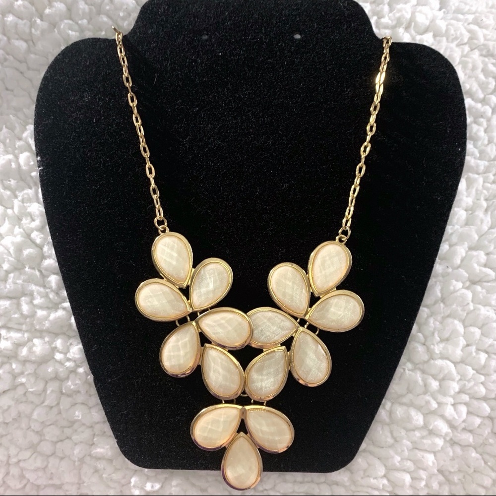 Shimmery petals statement necklace